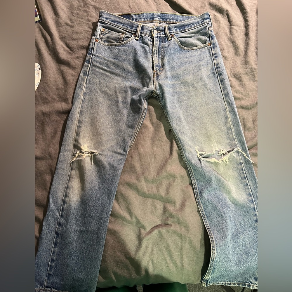 Men’s Distressed Levi’s